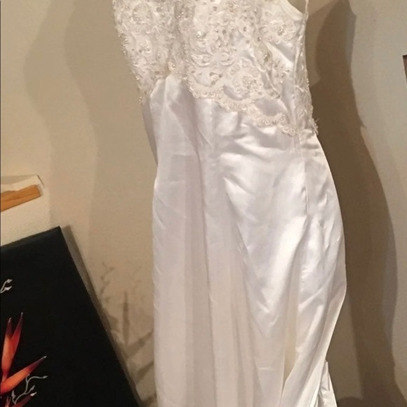 Wedding Dress - Picture 4 of 7